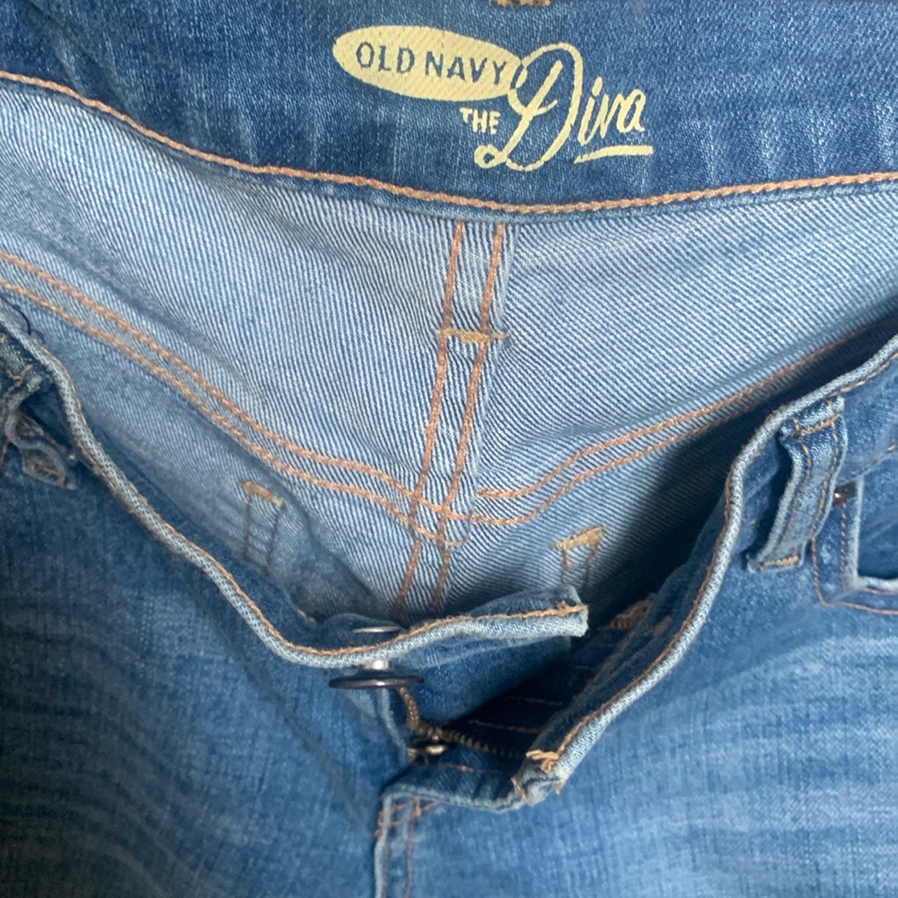 OLD NAVY DIVA  SIZE 2.  EUC. SKINNY